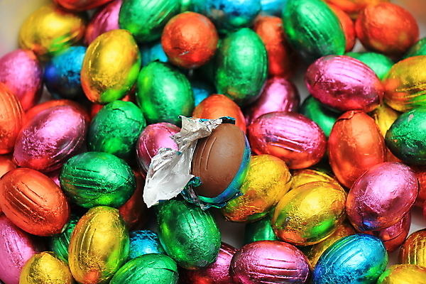 포토 JPG 해외이미지 음식 포장 근접촬영 사람없음 컬러풀 초콜릿 부활절계란 해외202004 해외포토 뷰포인트 컬러 디저트 부활절 계란 파일형식 이미지허브