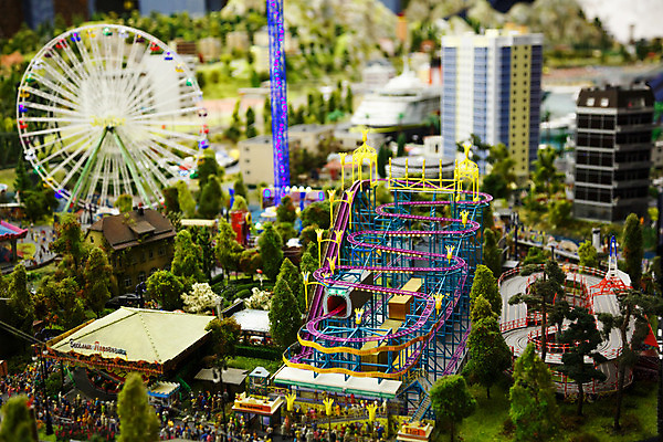 포토 JPG 해외이미지 공원 자동차 사람없음 장난감 놀이공원 미니어처 도시 오브젝트 대관람차 해외202004 해외포토 공공시설 육상교통 모형 테마파크 놀이기구 파일형식 이미지허브