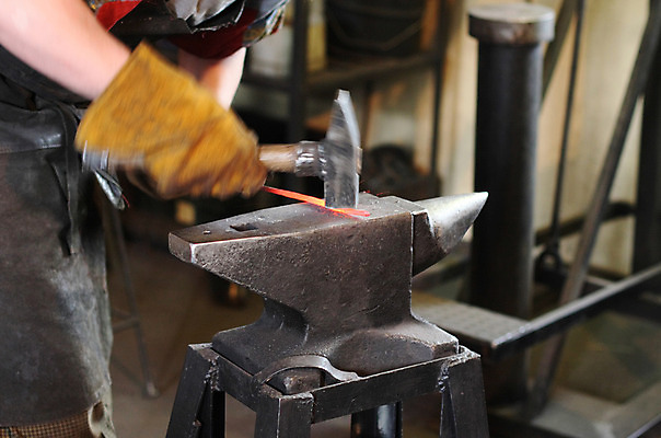 포토 JPG 해외이미지 손 사람없음 금속 기계 공구 뜨거움 망치 철 A 대장장이 해외202004 해외포토 알파벳 재질 신체부위 도구 파일형식 이미지허브