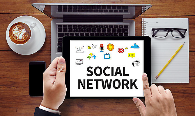 포토 JPG 해외이미지 여자 남자 인터넷 통신 통계 설계 사람 인종 사람없음 단어 노트북 글로벌 디지털 정보 네트워크 계획 연결 토론 무선전화기 나눔 온라인 소셜 네트워킹 해외202004 해외포토 문자 컨셉 전자제품 전화기 파일형식 이미지허브