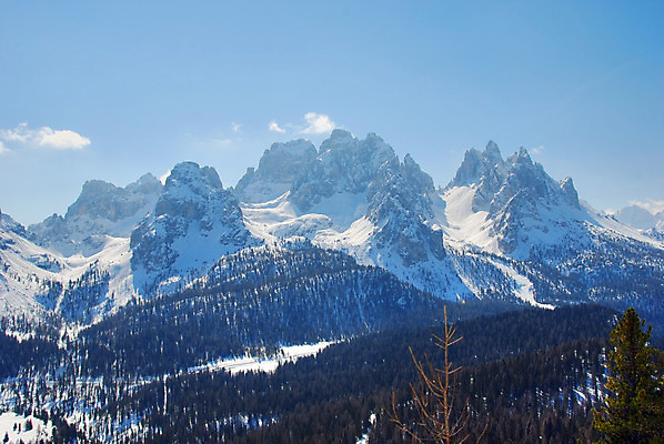 포토 JPG 해외이미지 나무 여행 백그라운드 크리스마스 겨울 자연 하늘 휴가 스키 산 파노라마 풍경 사람없음 물 산타클로스 이탈리아 흰색 숲 알프스 스키선수 천국 산악지대 해외202004 해외포토 자연요소 식물 계절 기념일 유럽 컬러 겨울스포츠 운동선수 촬영기법 생태계 파일형식 이미지허브