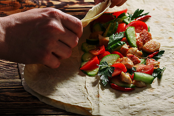 포토 JPG 해외이미지 전통 손 탁자 패스트푸드 옥수수 요리 동양인 사람없음 목재 저녁식사 덮개 시골 준비 점심식사 피타 해외202004 튀르키예 해외포토 나무 아시아 빵 가구 재료 곡류 인종 신체부위 식사 뚜껑 인스턴트 파일형식 이미지허브