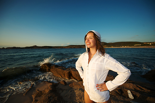 포토 JPG 해외이미지 백인 모델 라이프스타일 여자 행복 얼굴 모래 바다 청소년 하늘 휴가 표정 건강 한명 사람 성인 야외 10대 물 유행 일몰 재킷 기쁨 자유 뜨거움 열대기후 해외202004 해외포토 자연요소 서양인 1 감정 컨셉 생활 신체부위 노을 외투 파일형식 이미지허브