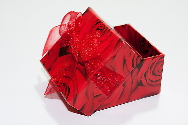 포토 JPG 해외이미지 손 기념일 행복 별 리본 결혼 백그라운드 컨셉 크리스마스 포장 추상 휴가 발렌타인데이 선물 사랑 미술 사람없음 장식 빨간색 상자 파티 놀람 덮개 흰색 생일 우아함 구매 만화 활 주기 기회 클립 패키지 고립 포장소품 해외202004 해외포토 자연요소 감정 컬러 무늬 모션 데이이벤트 문화예술 표정 이벤트 신체부위 쇼핑 뚜껑 오브젝트 포장재료 파일형식 이미지허브