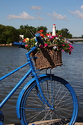 포토 JPG 해외이미지 꽃 호수 미술 사람없음 물 파란색 바구니 자전거 순환 해외202004 해외포토 자연요소 식물 컬러 모션 문화예술 바이크 파일형식 이미지허브