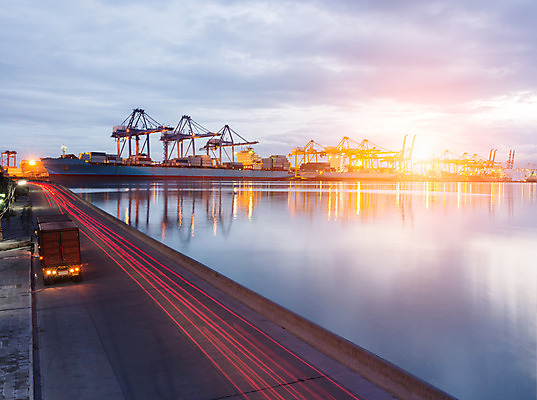 포토 JPG 해외이미지 산업 아시아 도로 바다 여행 비즈니스 교통시설 모션 사람없음 일출 항구 일몰 운전 트럭 화물 고속도로 상품 야간 컨테이너 창고 기중기 속도 무역 함선 상업 수납 짐차 포트 트레일러 물류 방법 터미널 해외202004 해외포토 자연요소 나라 길 교통 배_교통 자동차 노을 운송업 중장비 시설 파일형식 이미지허브