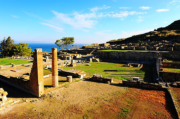 포토 JPG 해외이미지 구름 유럽 종교 벽 바다 섬 건축양식 하늘 휴가 미술 사람없음 물 여름 파란색 교회 계단 봄 골동품 바위 사찰 지중해 그리스 언덕 폐허 박물관 시력 대리석 사암 단계 그리스인 천연기념물 고고학 복원 아크로폴리스 옛날 정문 해외202004 해외포토 자연요소 서양인 계절 교육 건축 나라 컬러 재료 종교건축 문화예술 건물 문 돌_바위 파일형식 이미지허브