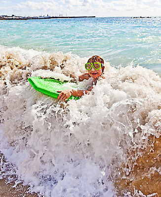 포토 JPG 해외이미지 남자 행복 얼굴 어린이 모래 파도 바다 여행 신체 휴가 한명 미소 사람 풍경 소년 야외 10대 물 여름 파란색 갈색 맑음 수영 거품 기쁨 젖음 신선 서핑보드 서핑 떨어짐 분무기 서퍼 해외202004 해외포토 자연요소 1 계절 감정 컬러 컨셉 청소년 날씨 운동선수 표정 신체부위 수상스포츠 보드_스포츠 파일형식 이미지허브