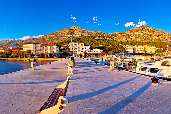 포토 JPG 해외이미지 유럽 바다 건축양식 자연 하늘 산 파노라마 풍경 해변 사람없음 건물 초록색 물 파란색 노란색 교회 마을 탑 항구 일몰 바위 도시 만 보트 역사 지중해 언덕 타운 크로아티아 스카이라인 채널 해외202004 해외포토 자연요소 건축물 건축 나라 컬러 배_교통 종교건축 교통시설 촬영기법 노을 돌_바위 생태계 파일형식 이미지허브