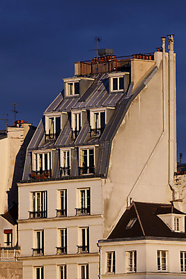 포토 JPG 해외이미지 유럽 여행 건축양식 창문 지붕 굴뚝 풍경 사람없음 건물 맑음 프랑스 발코니 도시 타운 옛날 파리(프랑스) 해외202004 해외포토 건축물 건축 나라 날씨 파일형식 이미지허브