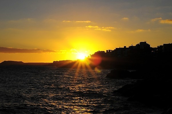 포토 JPG 해외이미지 유럽 바다 섬 백그라운드 오렌지 하늘 풍경 사람없음 물 여름 태양 마을 일출 황혼 일몰 새벽 도시 스페인 야간 지중해 타운 스페인어 수평선 해외202004 해외포토 자연요소 계절 나라 과일 노을 파일형식 이미지허브