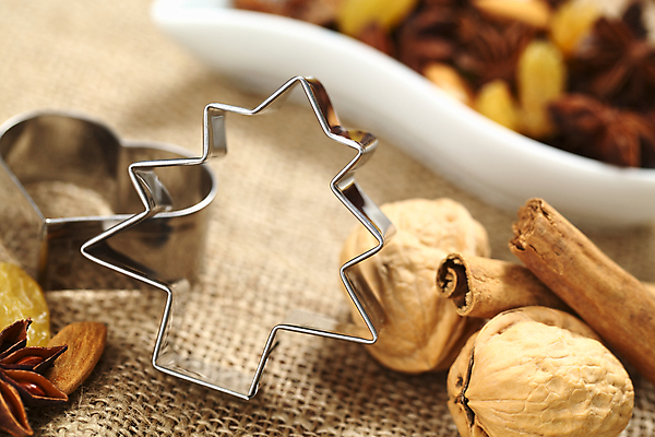 포토 JPG 해외이미지 모양 나무 계절 음식 크리스마스 과일 재료 휴가 건조 사람없음 가로 쿠키 금속 견과류 기구 굽기 오브젝트 호두 아몬드 건포도 시나몬 커터 페스츄리 해외202004 해외포토 식물 기념일 빵 재질 포도 디저트 구이 건과일 파일형식 이미지허브