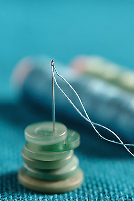 포토 JPG 해외이미지 단추 실내 사람없음 아웃포커스 쌓기 변화 실 바느질 해외202004 해외포토 컨셉 모션 촬영기법 내부 파일형식 이미지허브