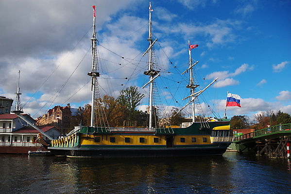 포토 JPG 해외이미지 구름 바다 하늘 바람 항해 사람없음 강 태양 가을 깃발 보트 닻 돛대 해외202004 해외포토 자연요소 계절 배_교통 날씨 파일형식 이미지허브