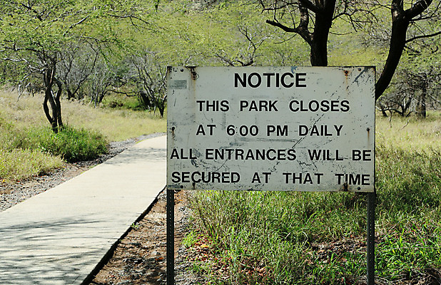포토 JPG 해외이미지 나무 공원 자국 자연 경고 사람없음 야외 정보 시간 메시지 닫기 알림 사인 부식 먼지 공지사항 경보 그리너리 해외202004 해외포토 식물 공공시설 모션 생태계 파일형식 트랜드컬러 이미지허브