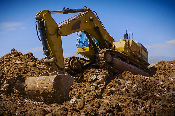 포토 JPG 해외이미지 산업 비즈니스 공장 새로움 사람없음 야외 건물 물 쌓기 검은색 기계 장비 공구 업무 그룹 석유 상품 땅 호스 튜브 흙더미 물류 분배 파이프라인 공급 해외202004 해외포토 자연요소 건축물 컬러 컨셉 공업 모션 흙 도구 작업 파이프_관 파일형식 더미 이미지허브