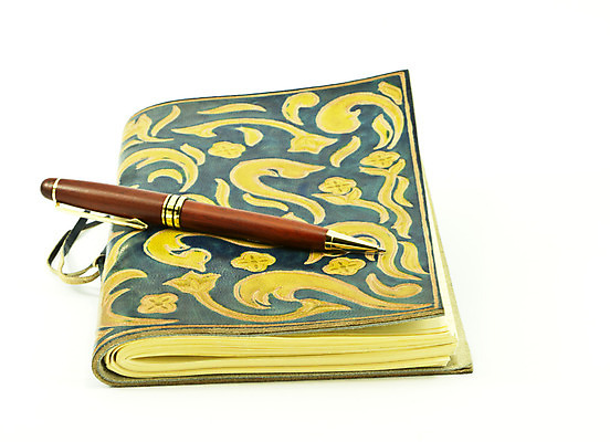 포토 JPG 해외이미지 종이 사람없음 책 초록색 펜 갈색 노란색 다이어리 잡지 작가 해외202004 해외포토 직업 컬러 간행물 필기구 사무용품 파일형식 이미지허브