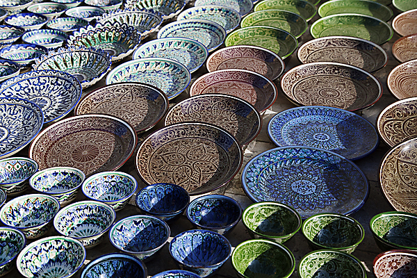 포토 JPG 해외이미지 전통 식기 접시 디자인 여행 꽃무늬 거리 미술 동양인 사람없음 야외 장식 컵 파란색 컬러풀 갈색 세일 상점 도자기 화려 그리기 사발 시장 상품 무역 기념품 점토 동쪽 장인 수공예 우즈베키스탄 복잡 핸드메이드 해외202004 해외포토 꽃 산업 컬러 컨셉 무늬 모션 문화예술 인종 사기그릇 공예 방향 오브젝트 중앙아시아 파일형식 이미지허브