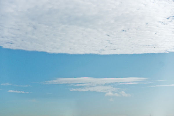 포토 JPG 해외이미지 구름 바다 백그라운드 하늘 풍경 사람없음 파란색 환경 흰색 내추럴 해외202004 해외포토 자연요소 컬러 파일형식 이미지허브