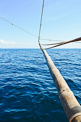 포토 JPG 해외이미지 구름 파도 바다 여행 태국 자연 하늘 표면 풍경 사람없음 야외 물 여름 파란색 자유 흰색 보트 서핑 크루즈 대나무 스카이라인 내추럴 강렬 수평선 해외202004 해외포토 자연요소 나무 계절 아시아 컬러 컨셉 배_교통 수상스포츠 생태계 파일형식 이미지허브