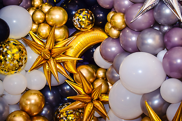 포토 JPG 해외이미지 나무 계절 크리스마스 겨울 전구 목걸이 공 유리 휴가 사람없음 내부 장식 빨간색 파란색 빛 컬러풀 장난감 축제 장식볼 흰색 축하 원형 황금 은색 12월 보석 연도 오브젝트 해외202004 해외포토 도형 식물 기념일 컬러 컨셉 장신구 재질 날짜 광석 파일형식 이미지허브