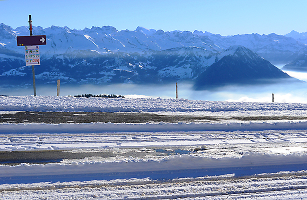 포토 JPG 해외이미지 유럽 선 여행 겨울 교통시설 날씨 산 사람없음 힘 기차 추위 흰색 도시 스위스 알프스 전차 장면 일반 선로 해외202004 해외포토 계절 나라 육상교통 컬러 교통 대중교통 시설 파일형식 이미지허브