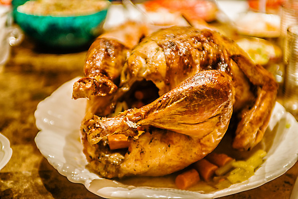 포토 JPG 해외이미지 동물 식기 접시 음식 날개 탁자 조류 기념 육류 요리 사람없음 저녁식사 당근 모임 흰색 기구 황금 맛 굽기 먹기 피부 준비 감사 잔치 추수감사절 칠면조 스터핑 완벽 화강암 해외202004 해외포토 감정 기독교 컬러 가구 컨셉 식재료 모션 뿌리채소 신체부위 식사 암석 구이 파일형식 이미지허브