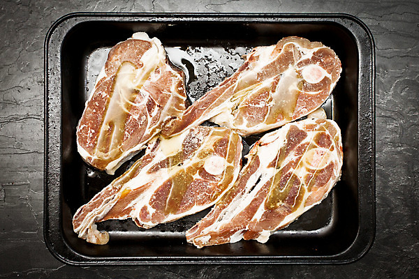 포토 JPG 해외이미지 접시 음식 패턴 주택 쟁반 육류 스테이크 요리 사람없음 빨간색 세일 주방 식사 소고기 흰색 고명 자르기 굽기 먹기 묘사 준비 올리브 날것 소매 양고기 단백질 정물화 정육점 해외202004 해외포토 식기 열매 컬러 무늬 식재료 모션 서양음식 건물 상점 구이 그림 영양소 파일형식 이미지허브