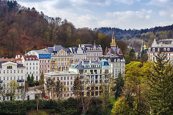 포토 JPG 해외이미지 구름 외관 유럽 문화 여행 건축양식 안테나 사람없음 건물 도시풍경 교회 봄 도시 역사 체코 타운 공화국 보헤미아 해외202004 해외포토 자연요소 건축물 계절 건축 나라 통신 풍경 파일형식 이미지허브