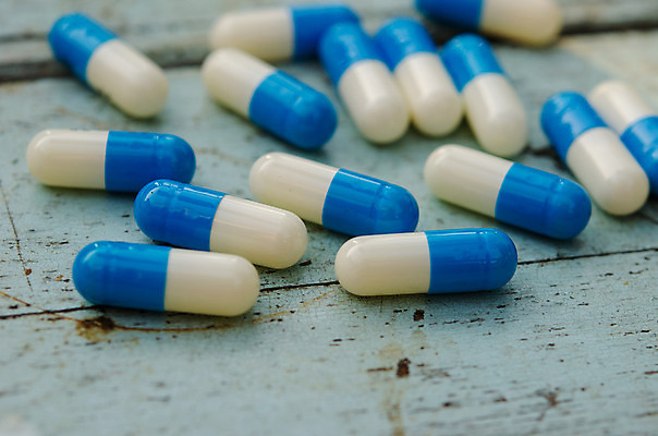 포토 JPG 해외이미지 과학 백그라운드 컨셉 돈 유리 건강 사람없음 경제 컬러풀 알약 약 우주 상점 동전 장비 성장 흰색 보호 구매 질병 약국 심볼 투자 계산서 고립 돌봄 비용 해외202004 해외포토 컬러 비즈니스 의학 모션 재질 쇼핑 재산 파일형식 이미지허브