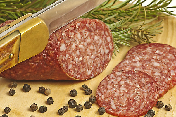 포토 JPG 해외이미지 음식 건강 육류 사람없음 식당 기댐 게임 소시지 상품 지중해 프랑스어 살라미 숙성 해외202004 해외포토 문자 바다 식재료 모션 놀이 상점 가공식품 파일형식 이미지허브