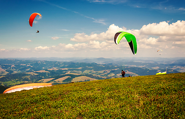 포토 JPG 해외이미지 주간 하늘색 하늘 산 사람없음 야외 비행 땅 낙하산 패러글라이딩 글라이더 해외202004 해외포토 자연요소 스포츠 파란색 파일형식 이미지허브