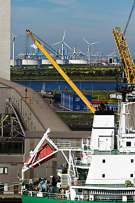 포토 JPG 해외이미지 식물 산업 회사 비즈니스 공장 교통시설 사람없음 건물 파란색 항구 보트 상품 낟알 엘리베이터 기중기 무역 상업 수납 포트 로딩 사일로 터미널 해외202004 해외포토 건축물 컬러 교통 배_교통 공업 중장비 시설 파일형식 이미지허브