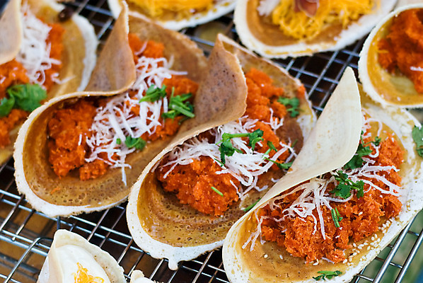 포토 JPG 해외이미지 음식 오렌지 태국 디저트 사탕 사람없음 초록색 노란색 시장 복고 토기 팬케이크 매각 탄수화물 크레이프 해외202004 해외포토 아시아 컬러 과일 케이크 용기_그릇 파일형식 이미지허브