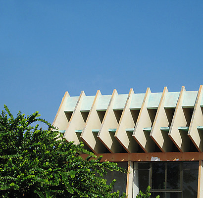 포토 JPG 해외이미지 나무 벽 건축양식 사람없음 건물 초록색 파란색 해외202004 해외포토 식물 건축물 건축 컬러 파일형식 이미지허브