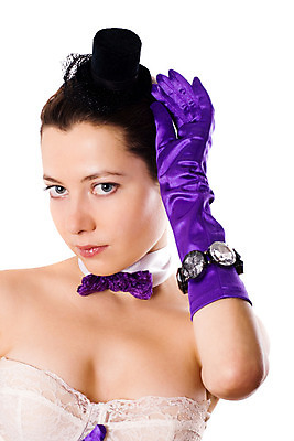 포토 JPG 해외이미지 백인 외관 응시 여자 꽃 감정 얼굴 장갑 백그라운드 목걸이 팔찌 나비넥타이 휴가 관리 한명 사람 이벤트 머리 유행 검은색 화장품 무대 흰색 저녁 제비꽃 피부 어깨 고립 코르셋 스타일 세련 해외202004 해외포토 서양인 식물 1 시선 잡화 컬러 장신구 넥타이 신체부위 뷰티 야간 파일형식 이미지허브