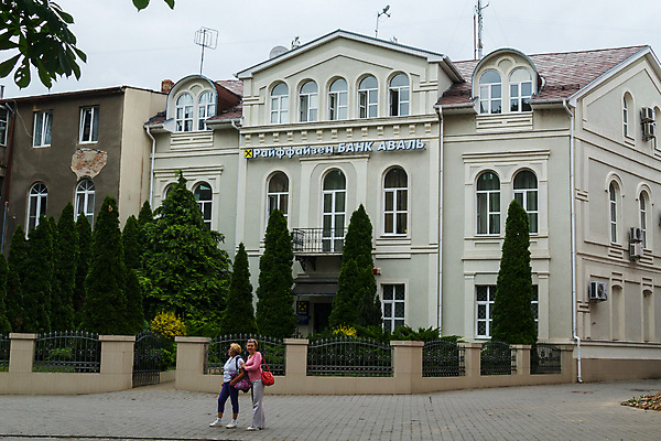 포토 JPG 해외이미지 전통 유럽 벽 백그라운드 건축양식 창문 부동산 새로움 거리 주택 안전 풍경 사람없음 야외 건물 초록색 문 바위 흰색 타일 보안 타운 해외202004 해외포토 건축물 건축 나라 컬러 컨셉 돌_바위 도시 재산 파일형식 이미지허브