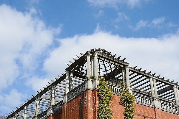 포토 JPG 해외이미지 나무 영어 공원 가구 자연 벽돌 풍경 사람없음 야외 목재 초록색 평화 정원 큼 빅토리아 해외202004 해외포토 식물 문자 공공시설 컬러 생활용품 컨셉 재료 크기 생태계 파일형식 이미지허브