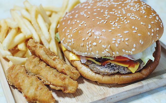포토 JPG 해외이미지 접시 음식 백그라운드 토마토 채소 양파 치즈 샌드위치 육류 사람없음 빨간색 식사 저녁식사 소고기 튀김 햄버거 신선 맛 그릴 큼 바비큐 속도 점심식사 번 치즈버거 해외202004 해외포토 식기 빵 컬러 컨셉 식재료 주방용품 유제품 패스트푸드 크기 파일형식 이미지허브