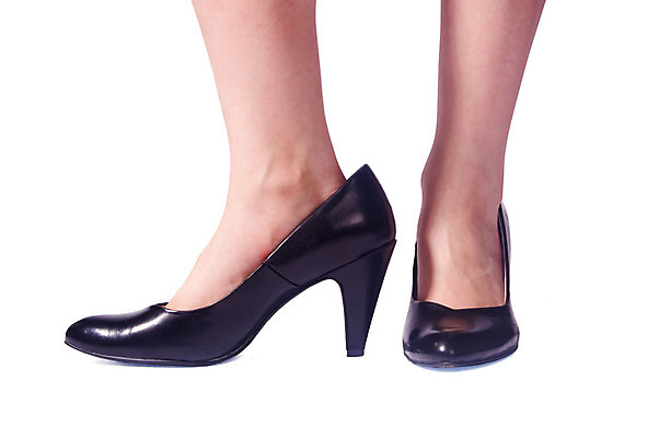 포토 JPG 해외이미지 어린이 신발 엄마 양말 한명 유치원 성별 걸음마 해외202004 해외포토 1 교육 가족 모션 사람 파일형식 이미지허브