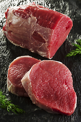 포토 JPG 해외이미지 음식 백그라운드 육류 돼지고기 사람없음 빨간색 소고기 흰색 소시지 변화 자르기 흰배경 날것 고립 해외202004 해외포토 컬러 컨셉 식재료 모션 가공식품 파일형식 이미지허브