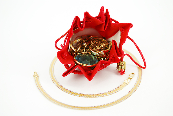 포토 JPG 해외이미지 가방 목걸이 장신구 사람없음 빛 흰색 반지 황금 고급 보석 가치 보물 고립 해외202004 해외포토 잡화 컬러 컨셉 광석 파일형식 이미지허브