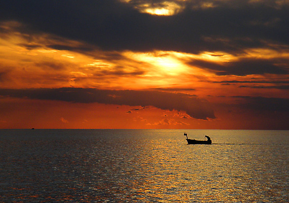 포토 JPG 해외이미지 구름 바다 여행 자연 하늘 낚시 휴가 항해 어류 사람없음 태양 일몰 보트 저녁 낚시꾼 선원 슬로베니아 해외202004 해외포토 자연요소 유럽 배_교통 레저 노을 수중동물 야간 생태계 파일형식 이미지허브