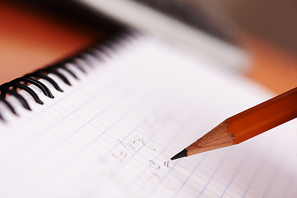 포토 JPG 해외이미지 교육 종이 과학 컨셉 학교 사람없음 빨간색 스터디 한개 연필 펜 검은색 계산기 흰색 기록 수학 심볼 책상 사인 공식 해결 해외202004 해외포토 1 컬러 가구 교과목 문구용품 학용품 학습 필기구 장비 파일형식 이미지허브