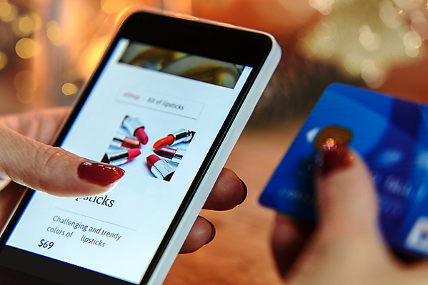 포토 JPG 해외이미지 나무 여자 크리스마스 겨울 인터넷 비즈니스 가족 모바일 휴가 전등 주택 관리 선물 사람 사람없음 스마트폰 핸드폰 쇼핑 크리스마스트리 섹시 세일 상점 놀람 잡기 신용카드 시장 어플리케이션 구매 고객 스마트 온라인 전자상거래 인출 해외202004 해외포토 식물 계절 기념일 감정 컨셉 관계 모션 조명 표정 건물 금융 전자제품 스마트기기 파일형식 이미지허브