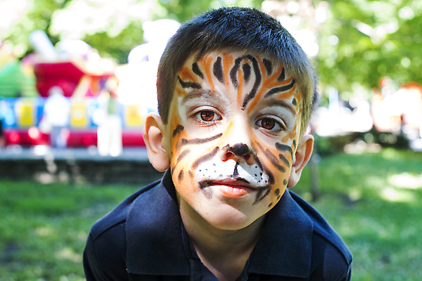 포토 JPG 해외이미지 동물 백인 행복 얼굴 어린이 놀이 미술 한명 사람 소년 파티 페인트 유치원 흰색 그리기 호랑이 그림 고립 해외202004 해외포토 서양인 1 교육 남자 감정 컬러 포유류 모션 문화예술 이벤트 신체부위 파일형식 이미지허브