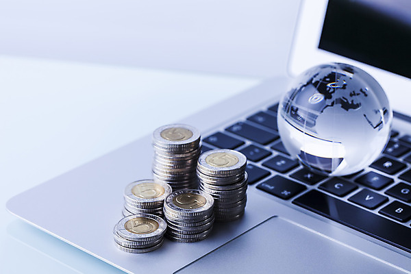 포토 JPG 해외이미지 라이프스타일 유럽 백그라운드 이동 컨셉 지폐 돈 비즈니스 성공 아이디어 사람없음 금융 경제 노트북 컴퓨터 상자 쌓기 동전 저축 계산기 유로 계산 재산 은퇴 가정경제 보안 투자 보험 고립 수입 줄서기 해외202004 해외포토 나라 가정 모션 문구용품 안전 생활 전자제품 장비 파일형식 이미지허브