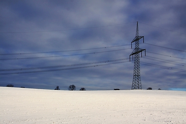 포토 JPG 해외이미지 나무 라이프스타일 계절 유럽 도로 길 스포츠 여행 겨울 자국 자연 하늘 날씨 풍경 성인 사람없음 야외 파란색 여행객 걷기 냉동 얼음 산책 하이킹 추위 흰색 숲 서리 장면 방법 눈내림 해외202004 해외포토 자연요소 식물 나라 컬러 교통시설 모션 레저 휴식 눈_날씨 사람 생활 생태계 파일형식 이미지허브