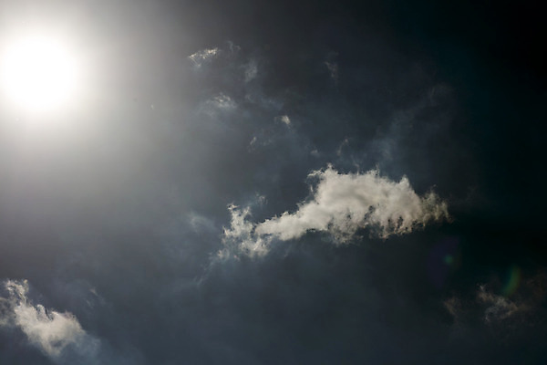 포토 JPG 해외이미지 구름 파도 바다 여행 자연 조류 하늘 바람 날씨 조명 항해 파노라마 사람 풍경 사람없음 야외 가로 파란색 빛 검은색 고층빌딩 어둠 힘 서핑 균열 야간 위험 폭풍 스카이라인 흐림 대서양 빛망울 뇌우 랜드마크 수평선 해외202004 해외포토 자연요소 동물 컬러 컨셉 배_교통 모션 촬영기법 빌딩 수상스포츠 생태계 파일형식 이미지허브