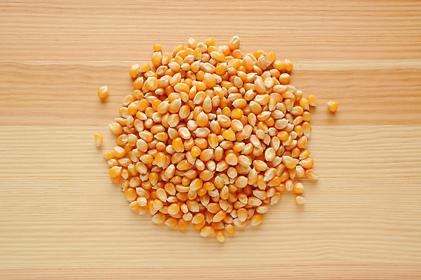 포토 JPG 해외이미지 음식 백그라운드 재료 탁자 건조 옥수수 요리 사람없음 목재 소나무 널 낟알 묘사 질감 알맹이 날것 팝콘 섬유 식용 해외202004 해외포토 나무 가구 곡류 직물 파일형식 이미지허브